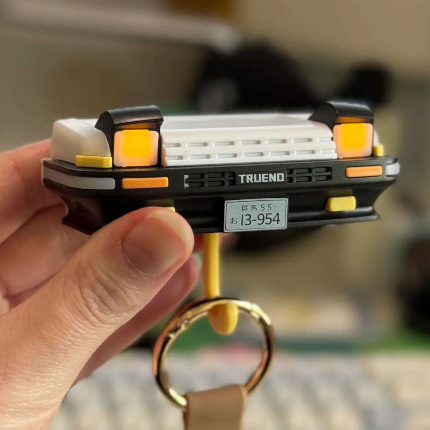AE86 Pop-Up Headlight Key Holder  (FREE)